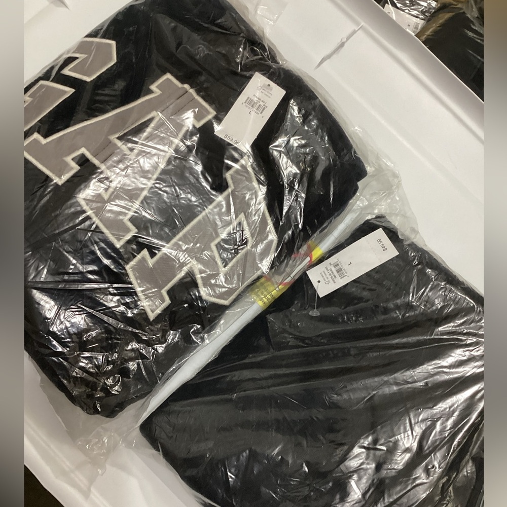 GAP Men’s Black Zip Hoodie and Joggers SET‎ MSRP $110 Size L - Picture 3 of 3